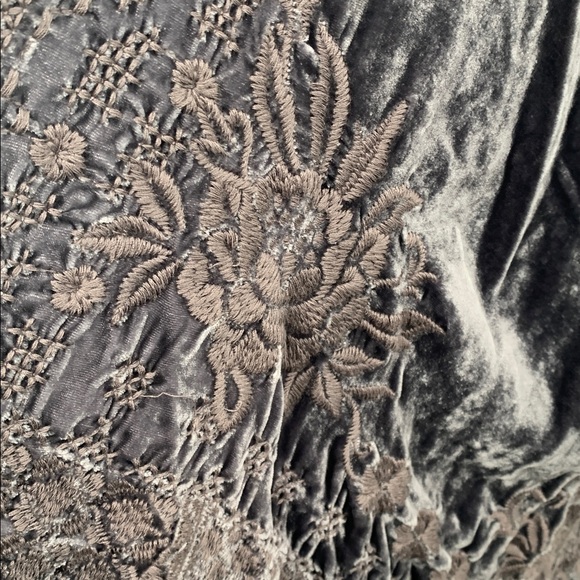 Johnny Was Women's Velvet Velour Kimono Embroidered Floral Gray Jacket Size M - Picture 2 of 8